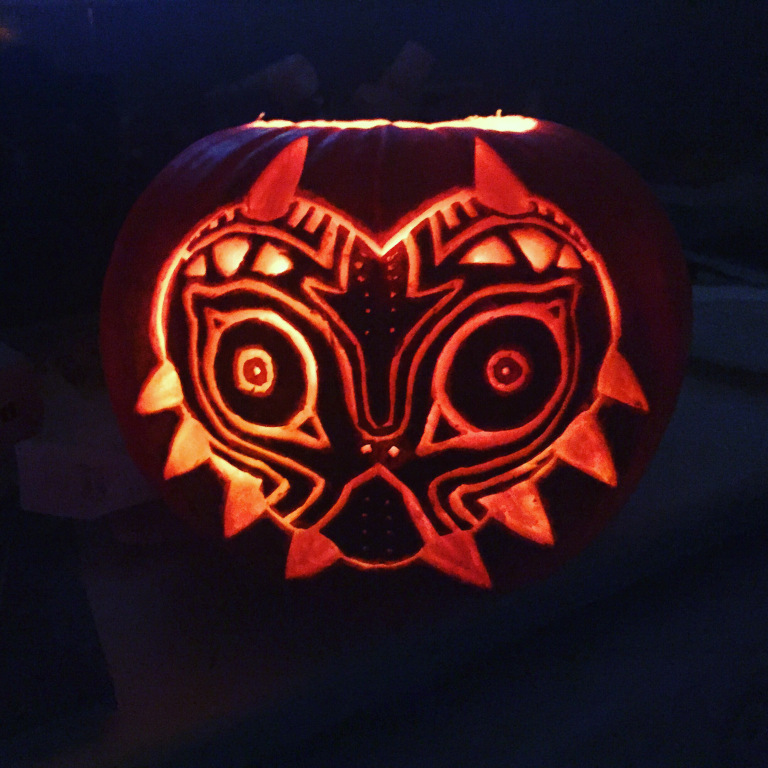 Spooky Majora's Mask pumpkin design