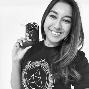 Onwards, to Hyrule! Love this snap of @press_a_to_continue_ in our Zelda tee!